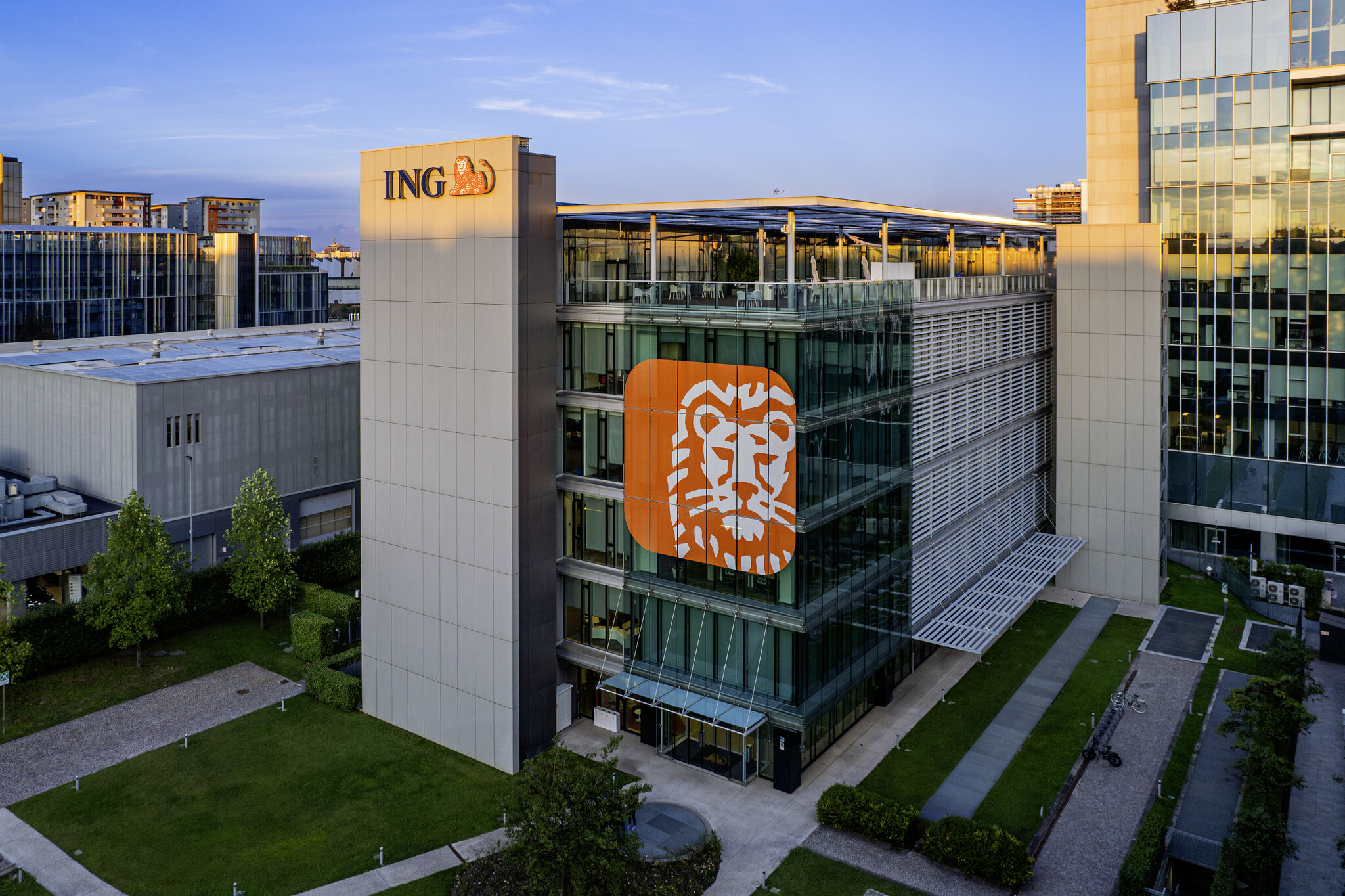 How Ing Conquered Singular (Which Was Also Favored by Intesa Sanpaolo)