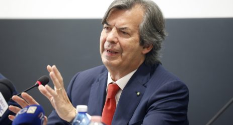 Intesa Sanpaolo, Messina dampens Lovaglio’s enthusiasm for Generali and crushes the ambitions of Credit Agricole and Unicredit in the takeover battle.