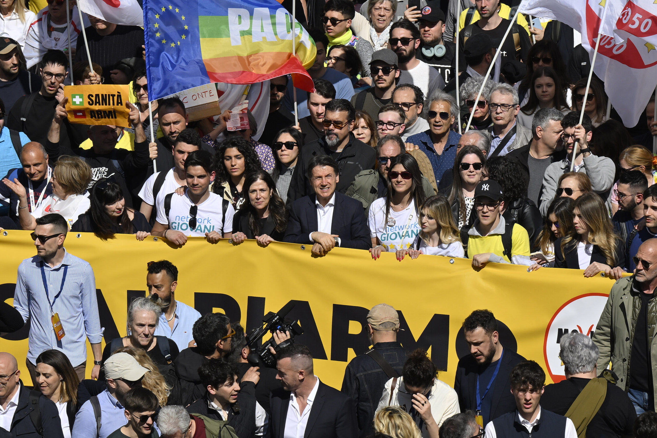 The sit-in against Rheinmetall in Sardinia reignites Todde’s troubles.